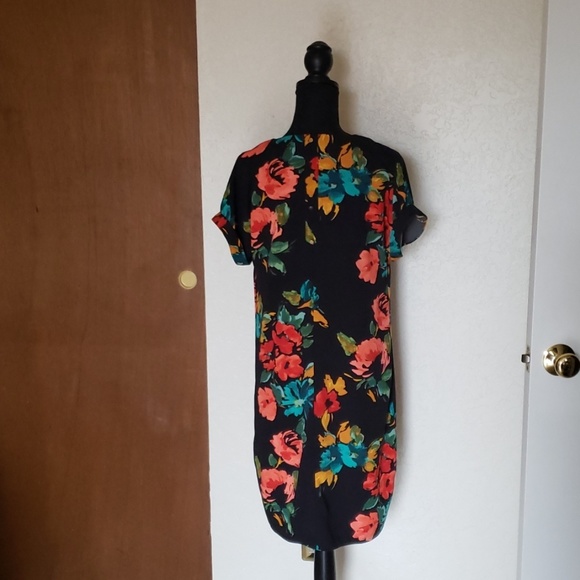 Simple watercolor floral dress - Picture 5 of 7